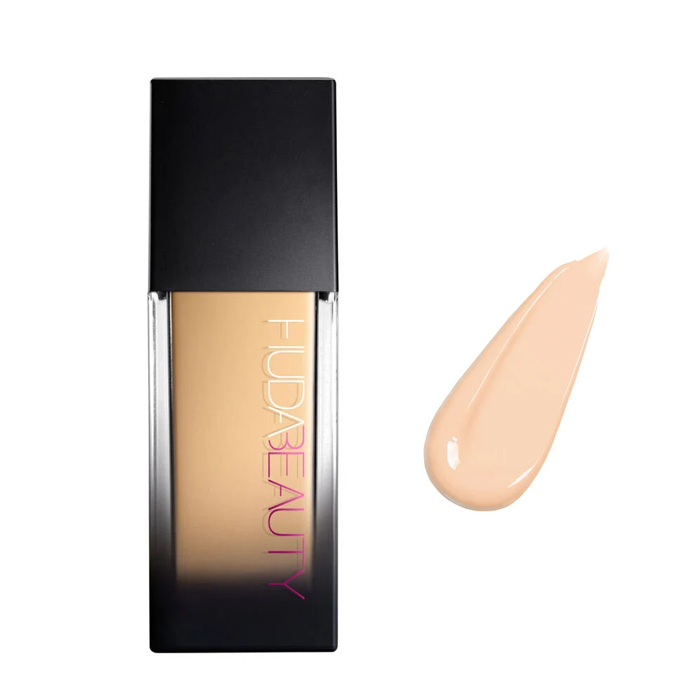 Huda Beauty – Base Líquida Impecable en Polvo de Larga Duración