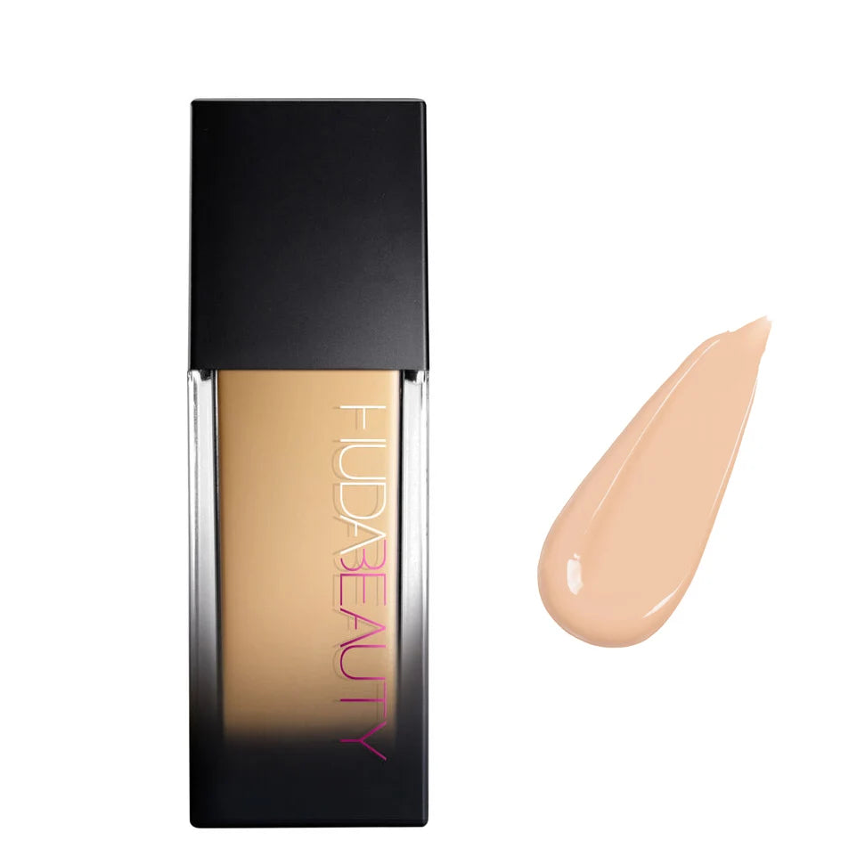 Huda Beauty – Base Líquida Impecable en Polvo de Larga Duración